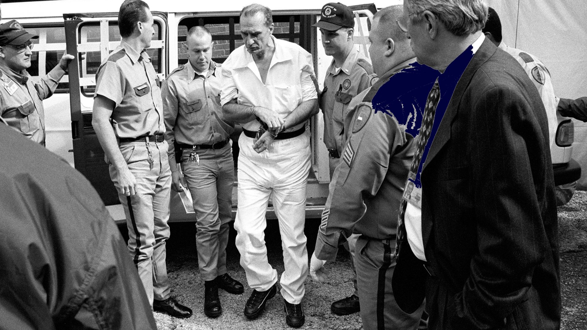 Kenneth McDuff being escorted by officers
